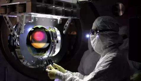 Il laser Ligo è uno strumento molto potente in grado di ascoltare i buchi neri e le loro fusioni!
