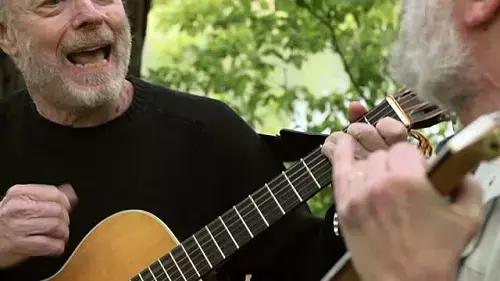 Non c'è niente di meglio che imparare a suonare la chitarra per divertirsi in compagnia!