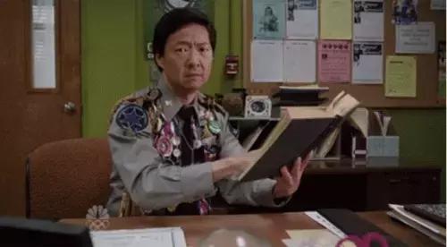 Puoi imparare a suonare la chitarra da solo con l'aiuto di libri e altri materiali cartacei