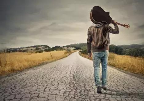 Con i corsi di chitarra via webcam decidi tu quando tenere le lezioni