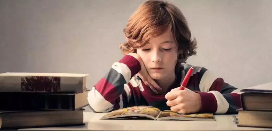 Sono oltre 500 mila gli studenti che ogni anno devono recuperare i debiti formativi prima dell'inizio del nuovo anno scolastico.