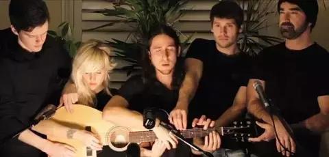 Trova nuovo entusiasmo nella chitarra suonando con altre persone!