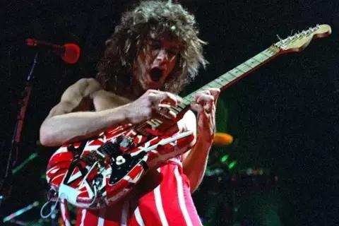 Impara le numerose tecniche con la chitarra!