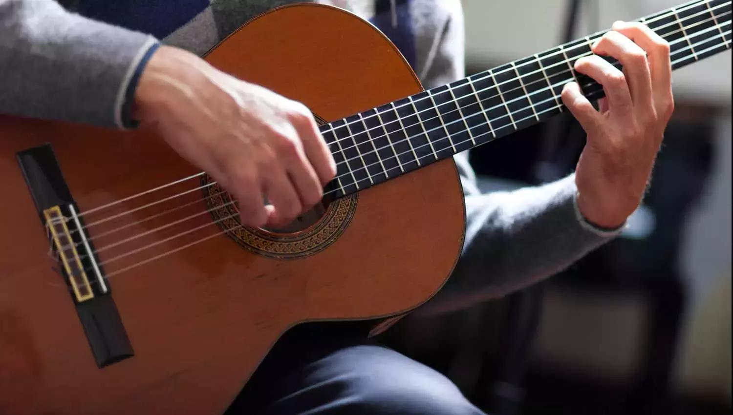 Ci sono corsi di chitarra classica per i bambini a partire dai 6 anni nel capoluogo siciliano. 