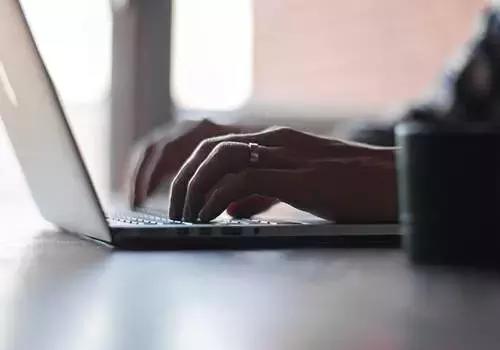 Se vuoi diventare un insegnante autonomo puoi anche avviare le pratiche per il fisco online, il sistema dell'Agenzia delle Entrate con cui inizi a lavorare regolarmente tramite un click.