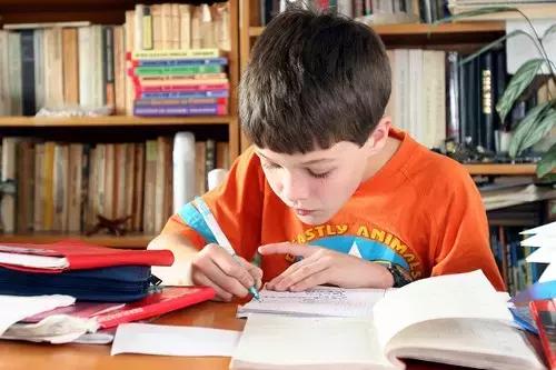 Con l'arrivo delle prime difficoltà, i bambini tendono a scoraggiarsi.