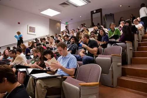 Le scuole sono luoghi ideali dove trovare allievi per le tue lezioni a domicilio!