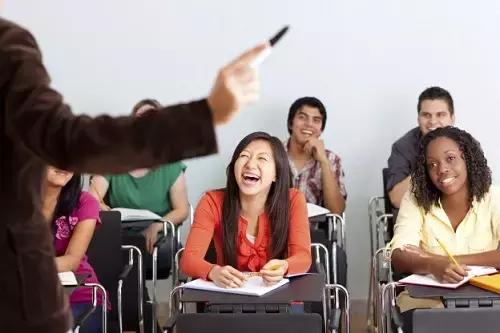 Se rendi le tue lezioni divertenti, l'apprendimento dell'inglese risulterà meno pesante.