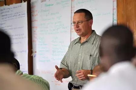 Cosa vuol dire dimettersi? Quali sono le differenze tra dimissioni classiche e dimissioni per giusta causa?