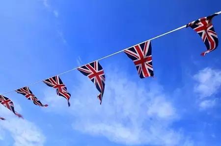 Durante le ore di lezioni, non dovrai proferire nemmeno una parola in italiano: solo inglese!