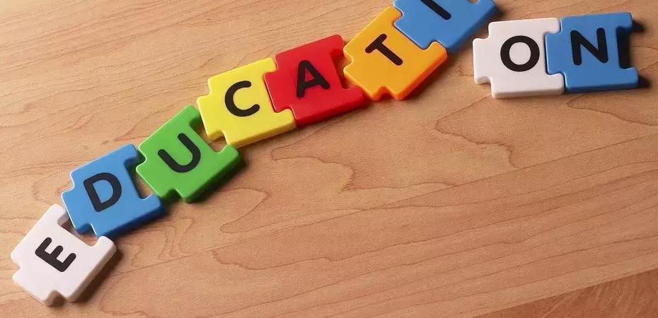 Ormai l'inglese è obbligatorio a scuola e non a torto, visto che è la lingua internazionale che apre più porte nel mondo degli affari.