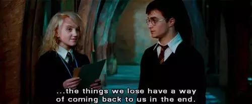 Guardare film in inglese ti aiuta ad affinare orecchio, pronuncia e vocabolario.