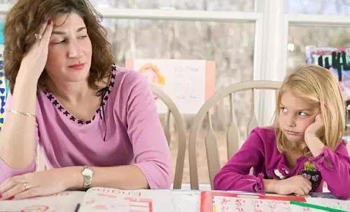 Anche se non parli o non ricordi l'inglese potrai comunque aiutare tuo figlio a ripassare le lezioni di lingua straniera.