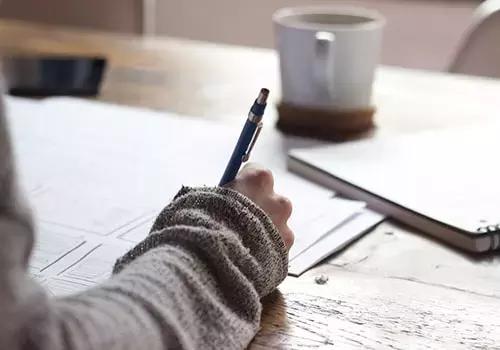 Ancora prima dell'aiuto per imparare l'inglese, l'insegnante deve sostenere psicologicamente lo studente per dargli fiducia in se stesso.