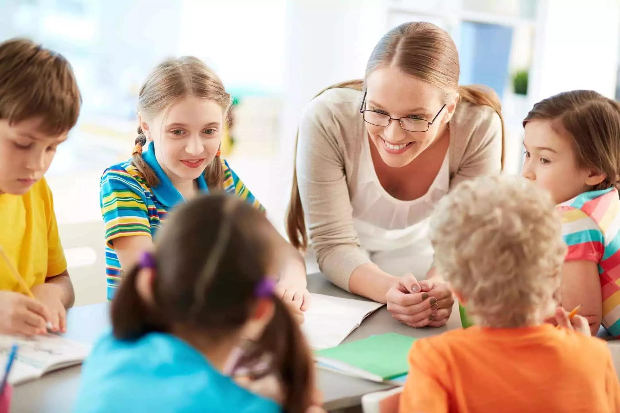 Le lezioni d'inglese in gruppi sono più vantaggiosi sia per gli studenti, sia per gli insegnanti!