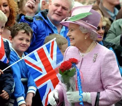 Puoi imparare a parlare come la Regina Elisabetta anche se sei in pensione perché non è mai troppo tardi per l'inglese. 