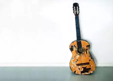 Una volta trovata la chitarra giusta chiedei al venditore privato di fartela provare così puoi esaminarla.