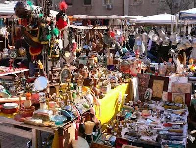 Il mercatino delle pulci più famoso di Roma, Portaportese, ha sicuramente delle chitarre d'occasione. 