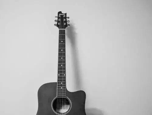 Per scegliere la tua prima chitarra con serenità segui i consigli di Supeprof su come riconoscere una buona chitarra d'occasione.