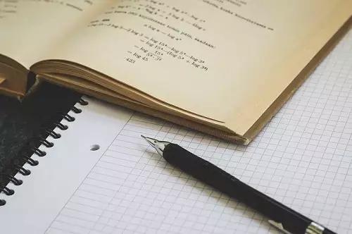 Alternare gli strumenti di lavoro può portare dei benefici alla progressione delle conoscenze in matematica.