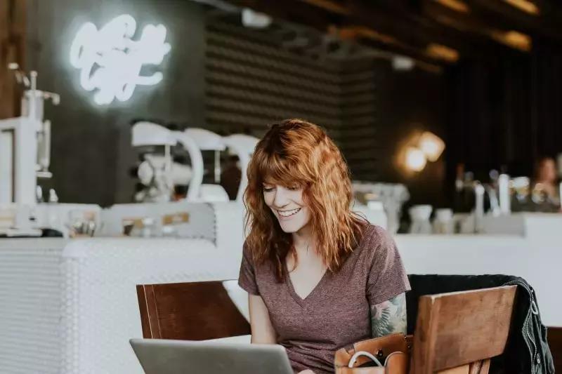 I corsi online sono poco più economici di quelli a tu per tu, anche se molto dipende dall'insegnante. 