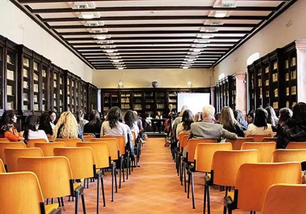Non necessariamente devi avere già tutte le competenze di cui avrai bisogno. La formazione serve a questo.
