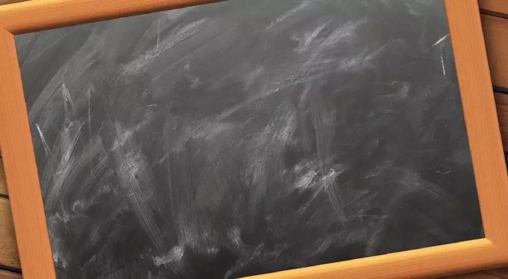 Sbizzarrisciti alla lavagna con mille formule e teorie strampalate!