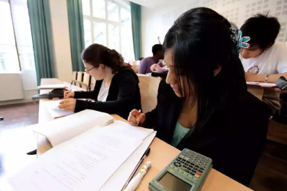 Vi sarete preparati bene sul programma e saprete i parametri di valutazione usati dalla commissione d'esame.