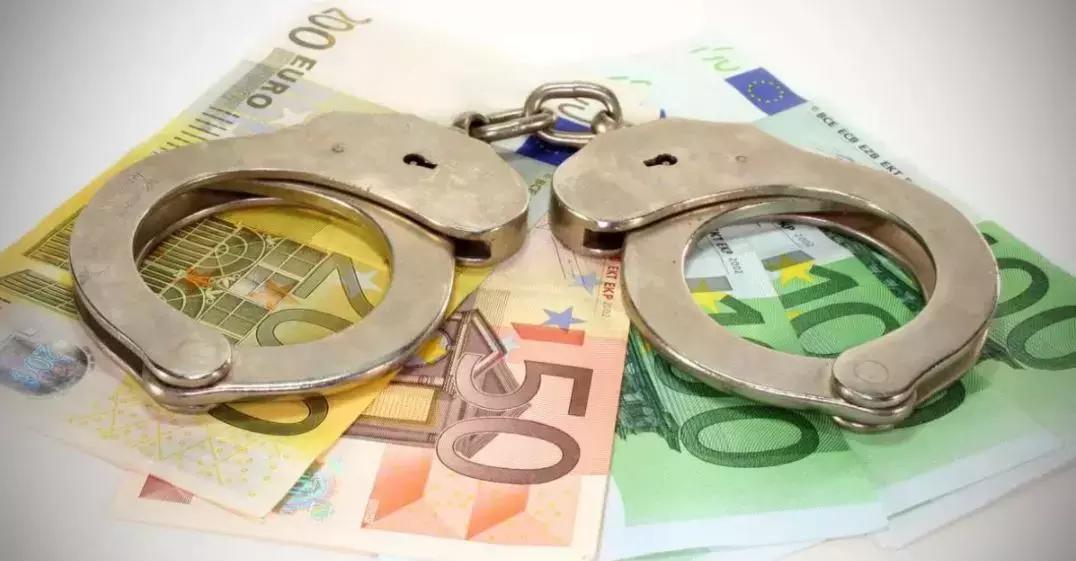 Se un insegnante non dichiara i proventi delle lezioni private rischia una multa salata. 