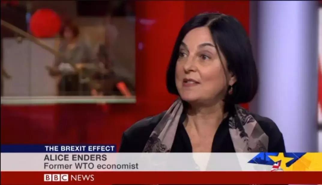 Cambia i supporti su cui praticare l'inglese, serviti dei video e dei giornali in lingua. 