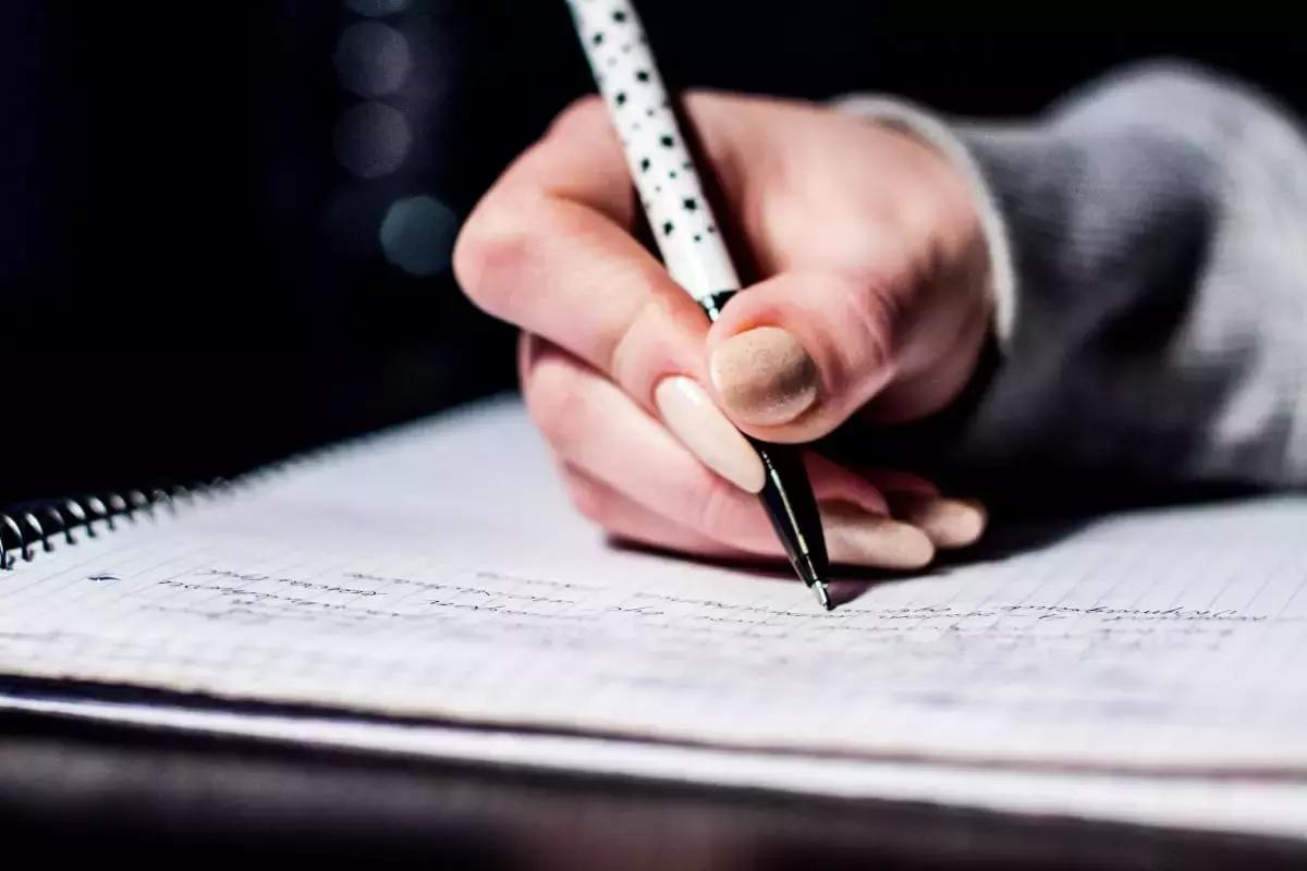 Il percorso per diventare insegnante d'inglese a scuola è molto lungo.