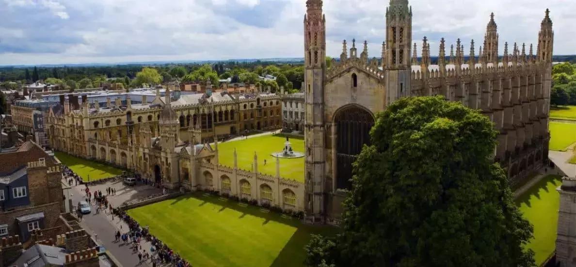 A Torino ci sono ottime scuole d'inglese riconosciute dall'Università di Cambridge.