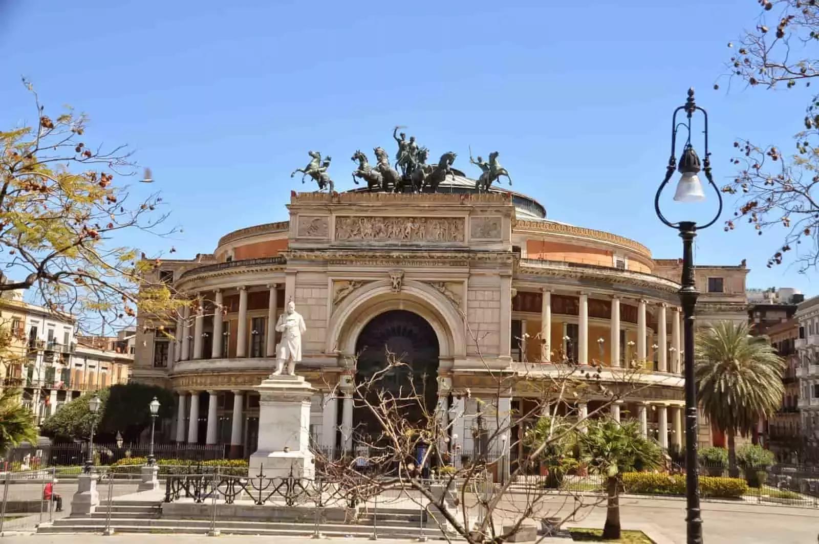 La splendida città di Palermo fa da cornice alle lezioni di inglese dei suoi centri di formazione linguistica.