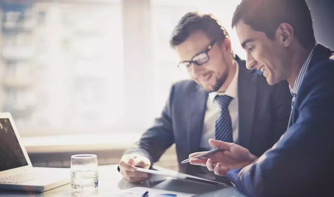 Come insegnante d'inglese puoi preparare i professionisti di domani a un mondo globalizzato. 