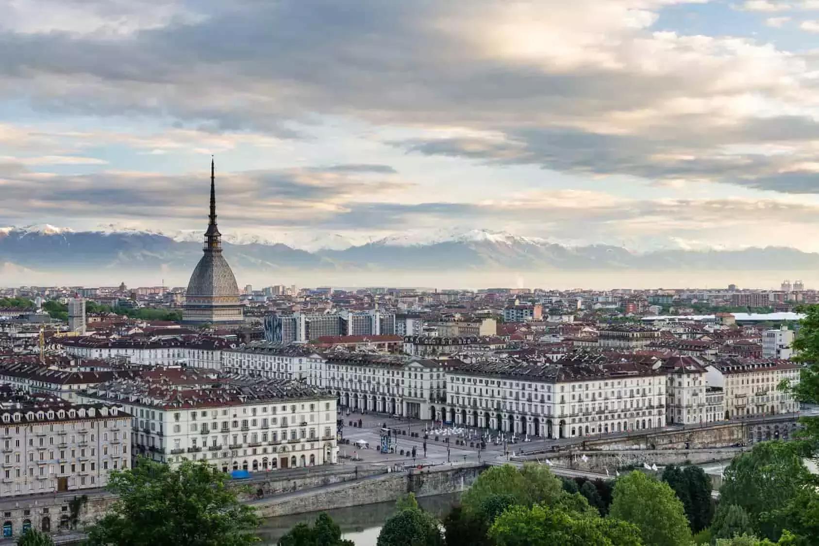 Puoi scegliere se fare volontariato, lavorare per un'agenzia di formazione o trovarti gli studenti da solo con Superprof!