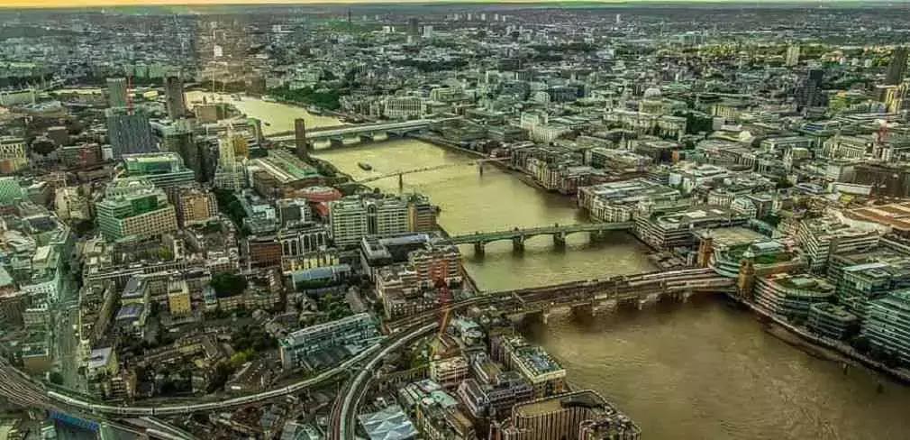 Sarà sufficiente stare in casa a leggere libri e riviste, guardare la tv e parlare via skype con un amico: il tutto rigorosamente in inglese.
