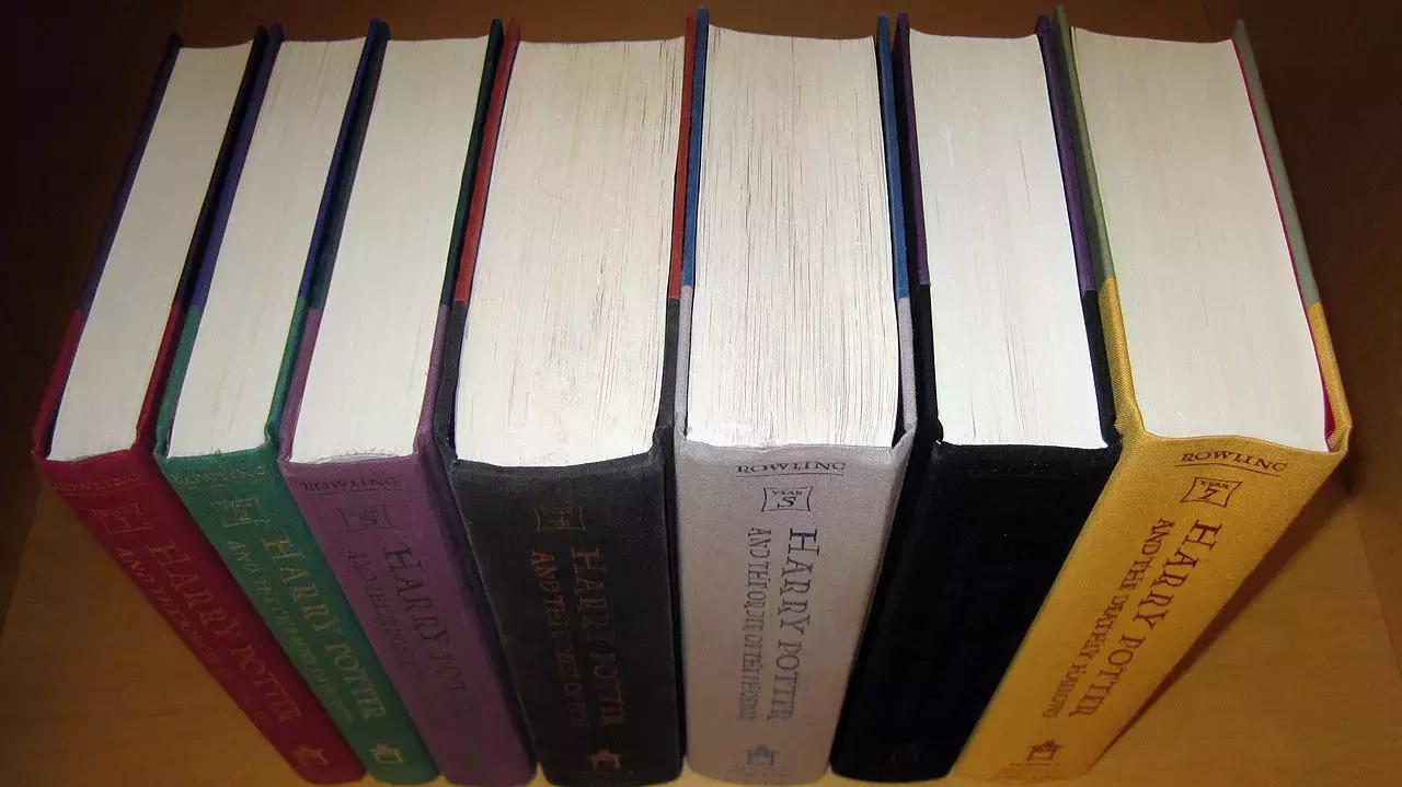 Non lasciarti sfuggire i libri della tua serie preferita in lingua originale!