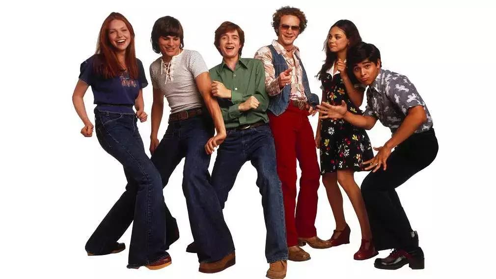 Dopo aver passato in rassegna tutti gli aspetti socio economici dei nostri giorni con decine e decine di serie, gli americani hanno ben pensato di trascinarci indietro negli anni dei figli dei fiori.