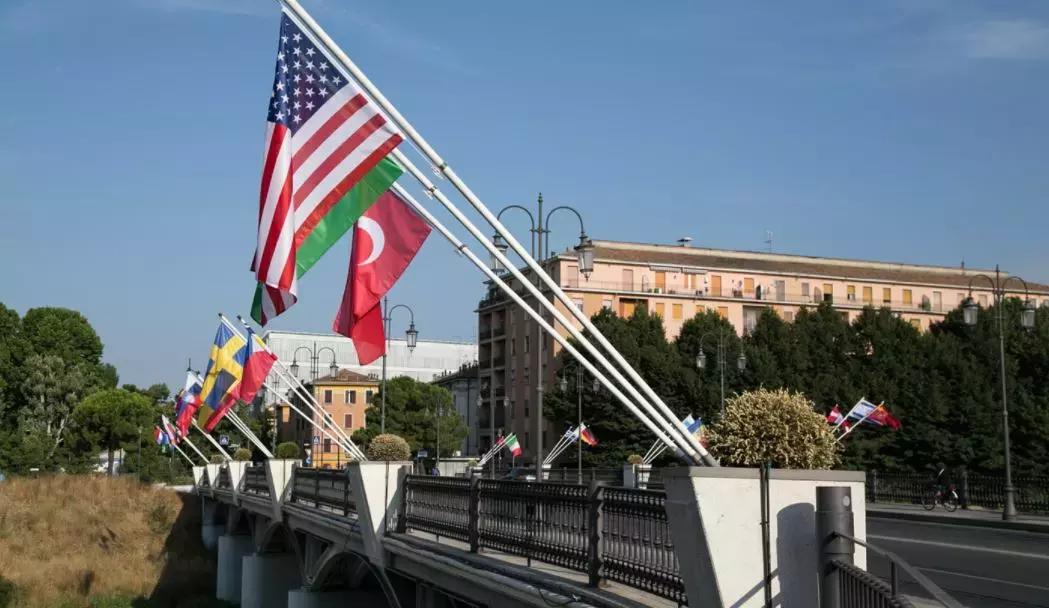 Scegli quale delle sette lingue più diffuse al mondo vuoi imparare, ognuna ti apre un mondo di possibilità. 