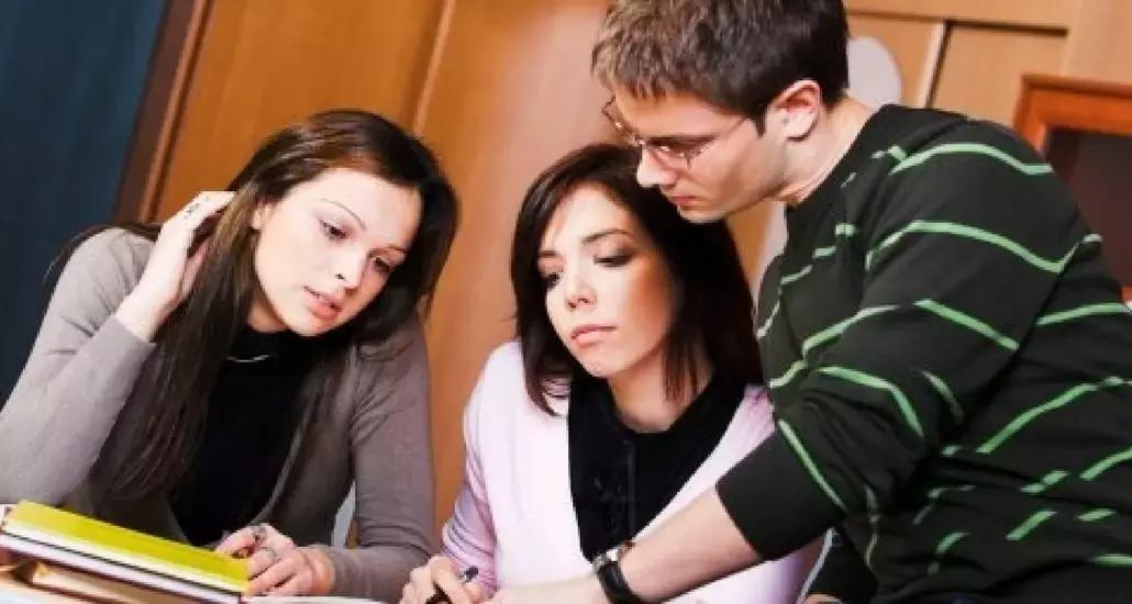 Le lezioni di gruppo e il dialogo sono un ottimo modo per stimolare il tuo apprendimento!