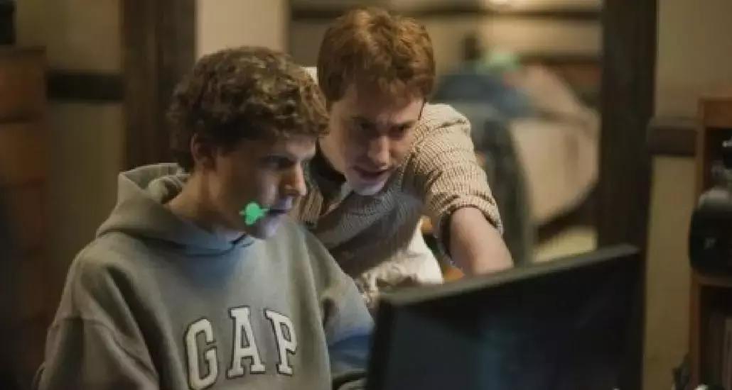 Segui l'appassionante storia dell'inventore di Facebook nel film The social network!
