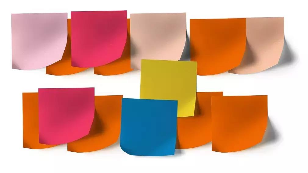 La visualizzazione di post-it colorati aiuta la memoria visiva del cervello. A furia di vedere bathroom quando vai a fare la doccia, ricorderai cosa significa!