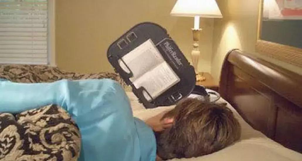 Non è mai consigliabile leggere in posizione sdraiata!