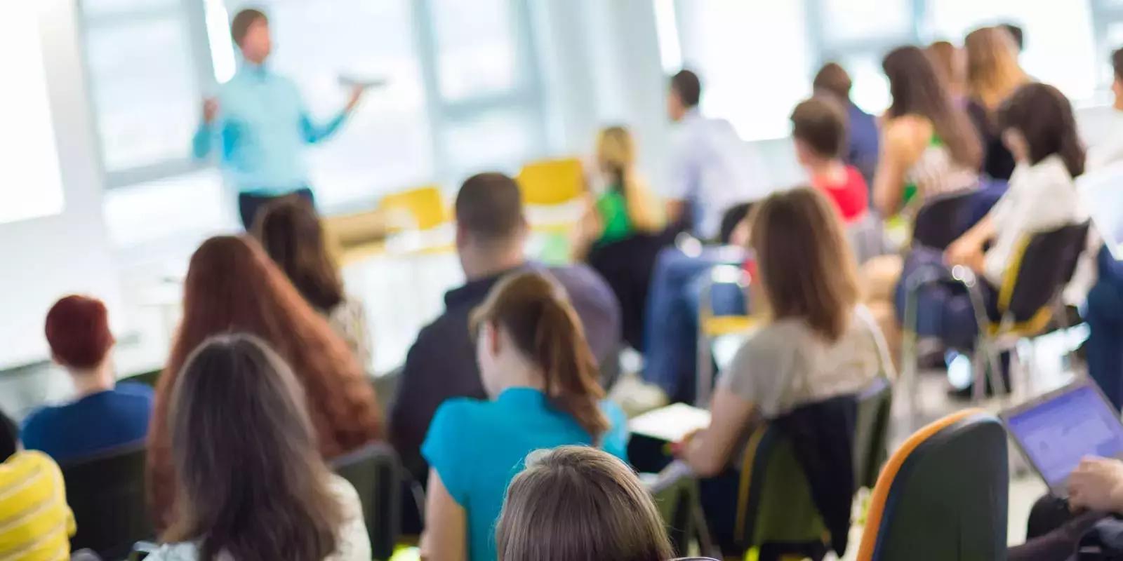 Cerca i corsi gratuiti di francese finanziati dalla tua regione tramite i fondi europei.