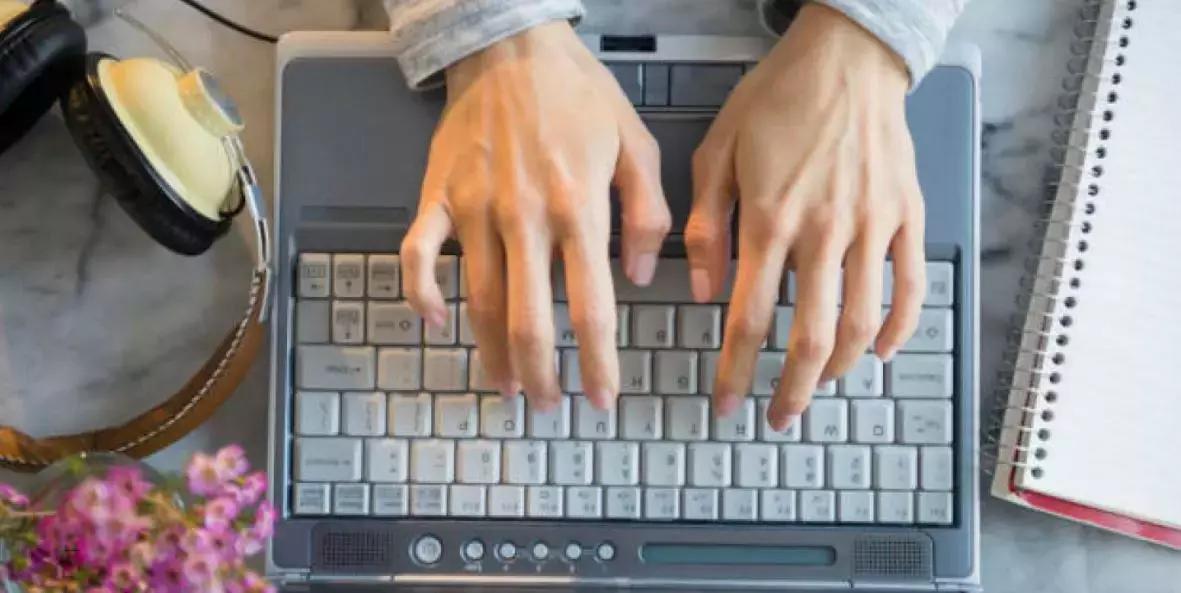 Ci sono molti insegnanti di francese che offrono lezioni e schede su grammatica e ortografia sui loro blog.