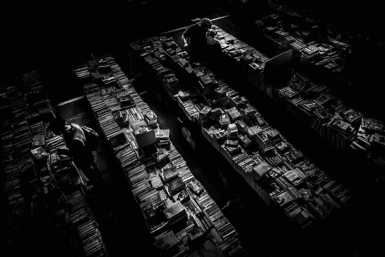 Se la tua passione sono i libri, leggerli e scriverli, allora gli studi letterari fanno al caso tuo.