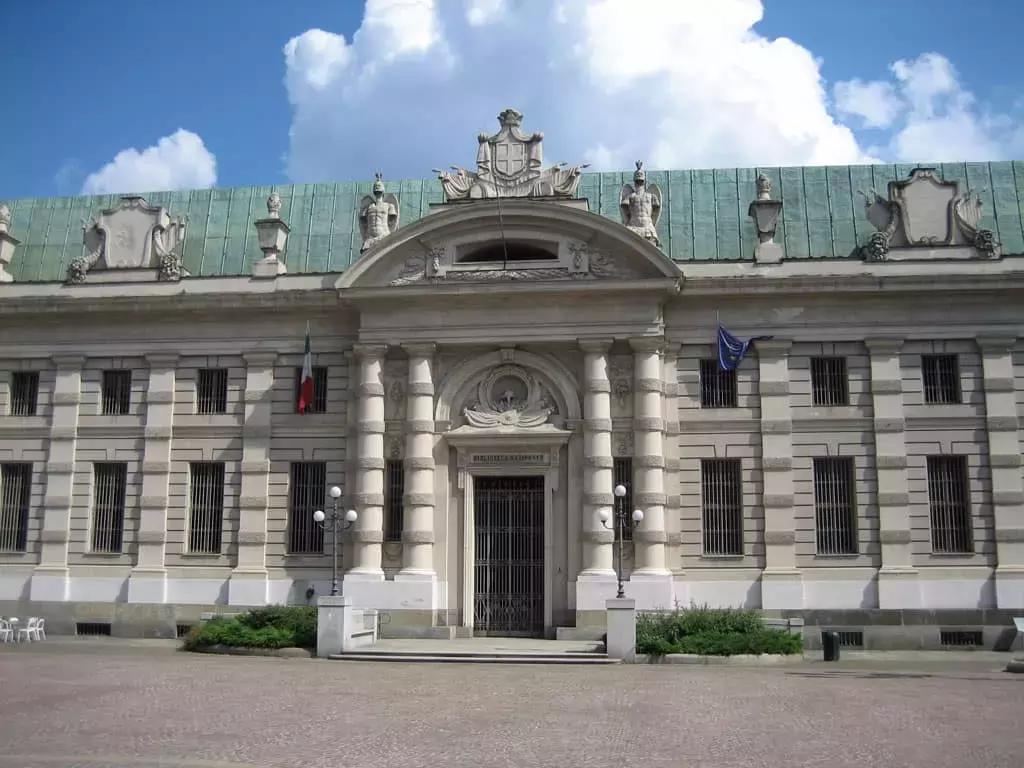 Nella città di Torino trovi annunci per insegnanti privati di francese, corsi di francese presso le scuole di lingua e gli enti di formazione e gruppi di conversazione nelle biblioteche civiche.