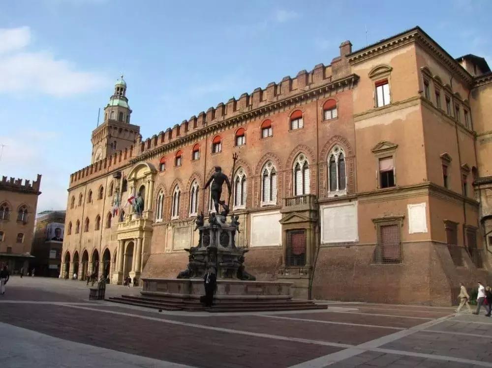 All'Università di Bologna trovi i corsi di laurea e i corsi a pagamento per seguire la strada del francese.
