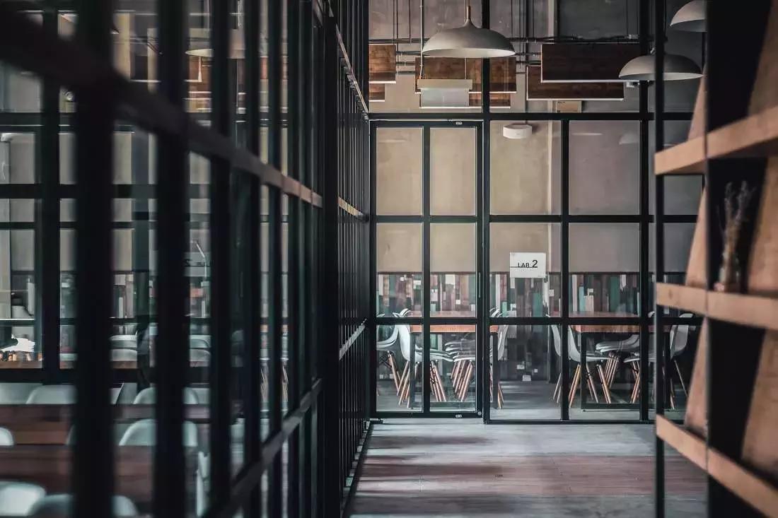 La biblioteca è un il luogo ideale per prepararsi al meglio all'esame leggendo le opere di letteratura