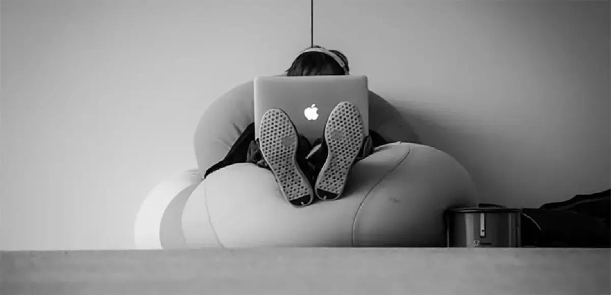 Se il tuo spagnolo è abbastanza buono da consentiriti di insegnarlo ad altri potresti diventare un professore privato a domicilio.